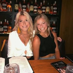 Meet your Posher, Monique